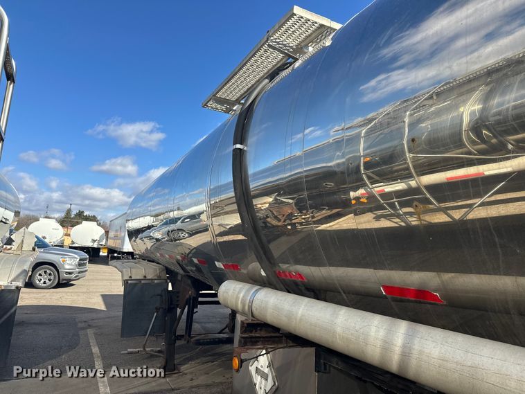 image for item FK1819 1985 Stainless Tank Trailers tank trailer