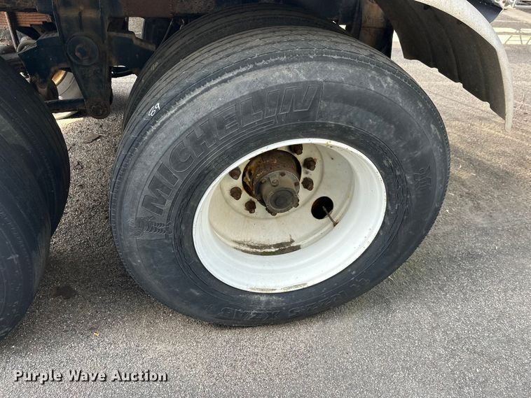 image for item FK1819 1985 Stainless Tank Trailers tank trailer