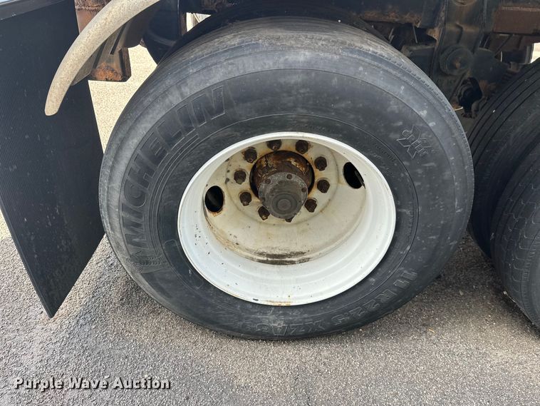 image for item FK1819 1985 Stainless Tank Trailers tank trailer