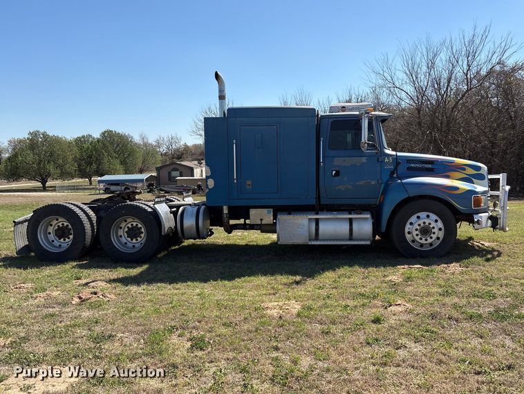 image for item FK2600 1992 Ford LTLA9000 semi truck