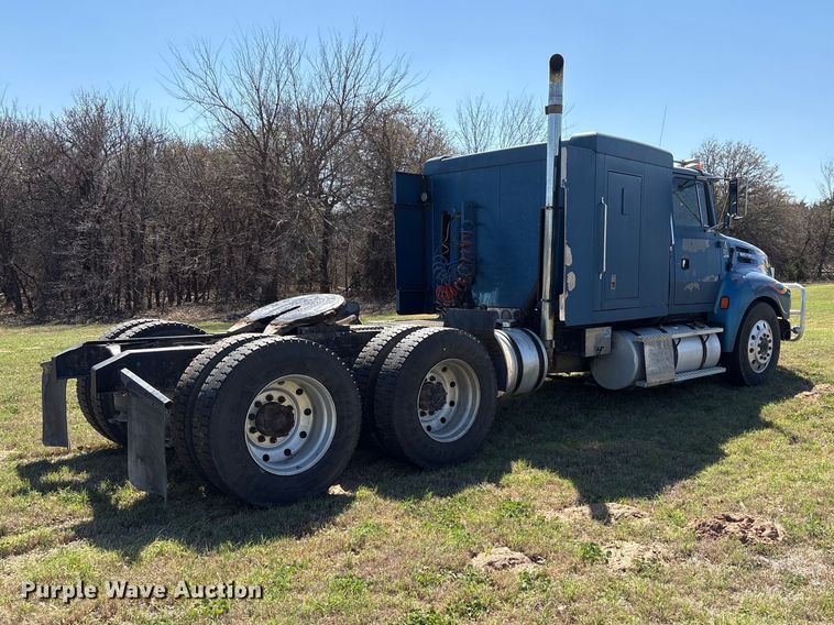 image for item FK2600 1992 Ford LTLA9000 semi truck