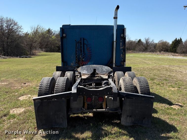 image for item FK2600 1992 Ford LTLA9000 semi truck