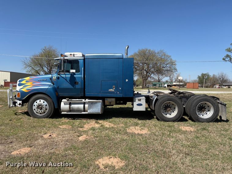 image for item FK2600 1992 Ford LTLA9000 semi truck