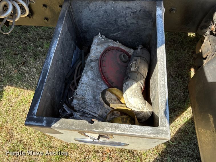 image for item FK2600 1992 Ford LTLA9000 semi truck