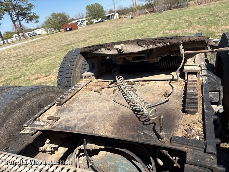 image for item FK2600 1992 Ford LTLA9000 semi truck