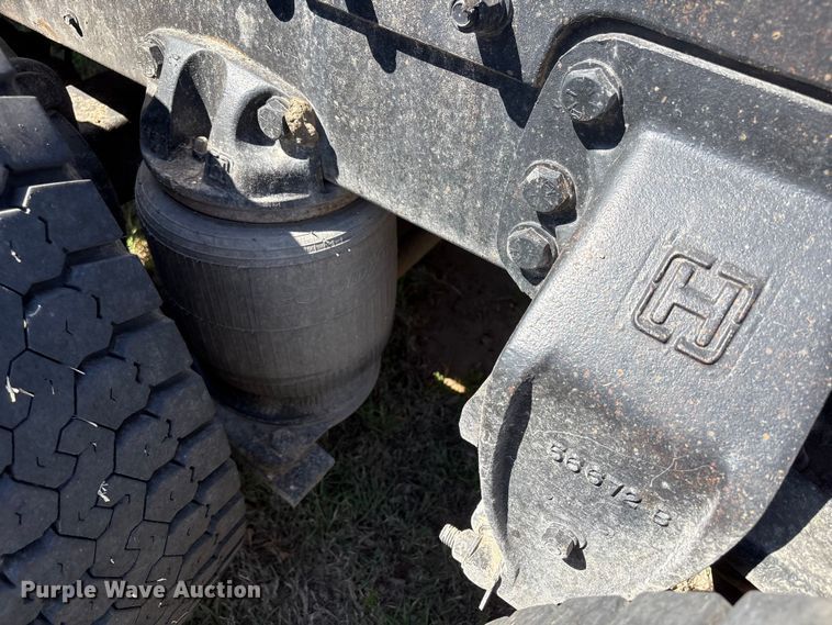 image for item FK2600 1992 Ford LTLA9000 semi truck