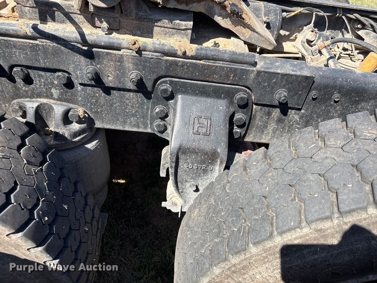 image for item FK2600 1992 Ford LTLA9000 semi truck