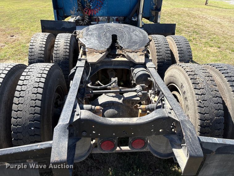 image for item FK2600 1992 Ford LTLA9000 semi truck