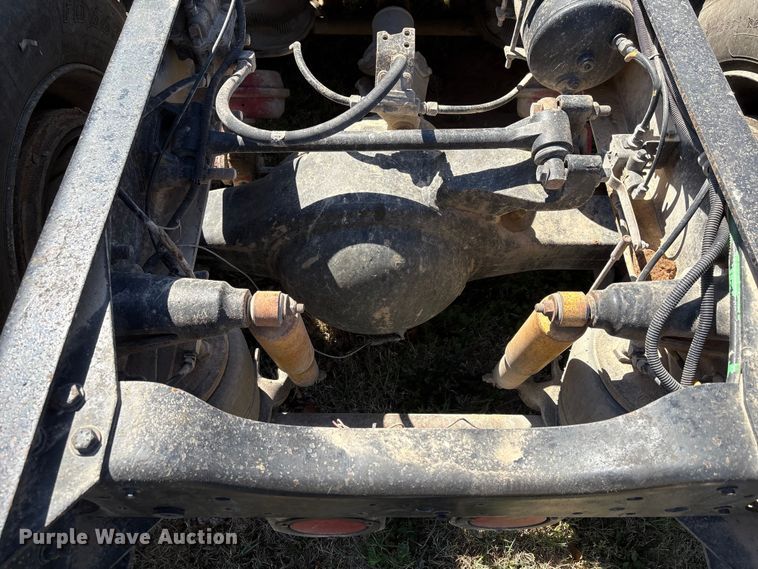 image for item FK2600 1992 Ford LTLA9000 semi truck