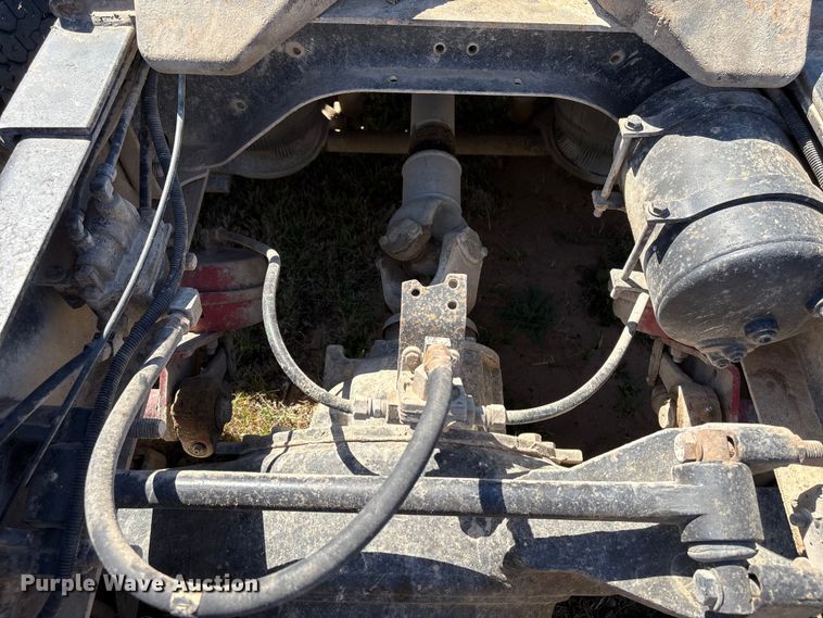 image for item FK2600 1992 Ford LTLA9000 semi truck