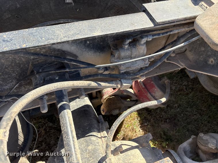 image for item FK2600 1992 Ford LTLA9000 semi truck