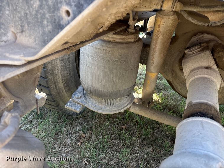 image for item FK2600 1992 Ford LTLA9000 semi truck