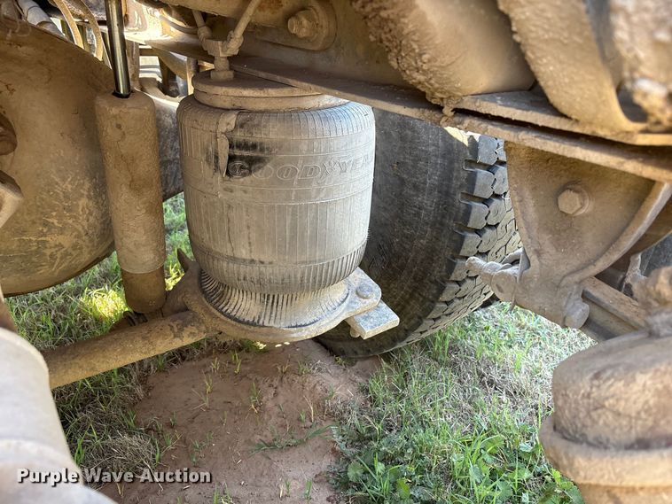 image for item FK2600 1992 Ford LTLA9000 semi truck