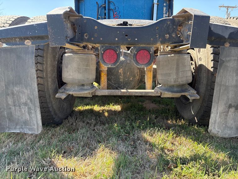 image for item FK2600 1992 Ford LTLA9000 semi truck