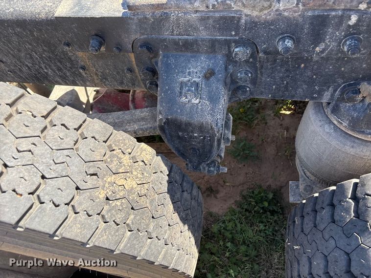 image for item FK2600 1992 Ford LTLA9000 semi truck