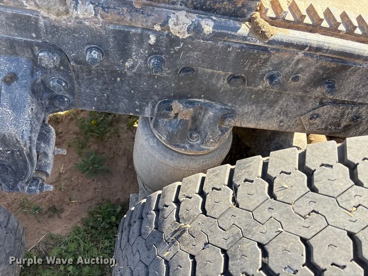 image for item FK2600 1992 Ford LTLA9000 semi truck