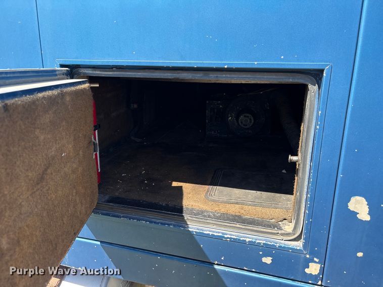 image for item FK2600 1992 Ford LTLA9000 semi truck