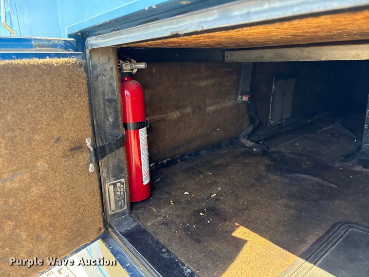 image for item FK2600 1992 Ford LTLA9000 semi truck