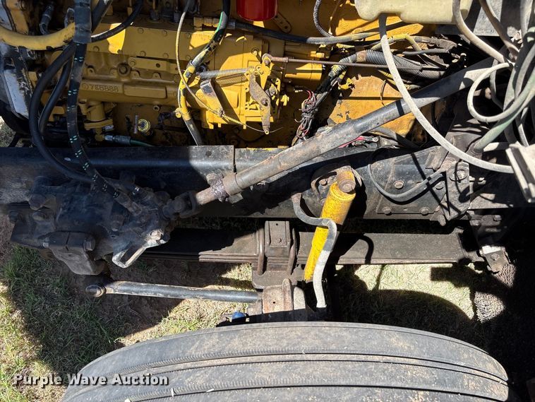 image for item FK2600 1992 Ford LTLA9000 semi truck