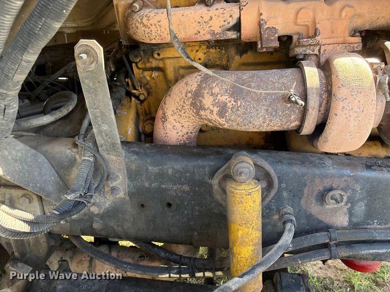 image for item FK2600 1992 Ford LTLA9000 semi truck