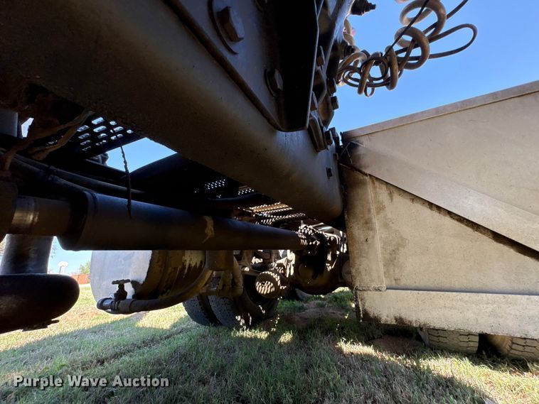 image for item FK2600 1992 Ford LTLA9000 semi truck