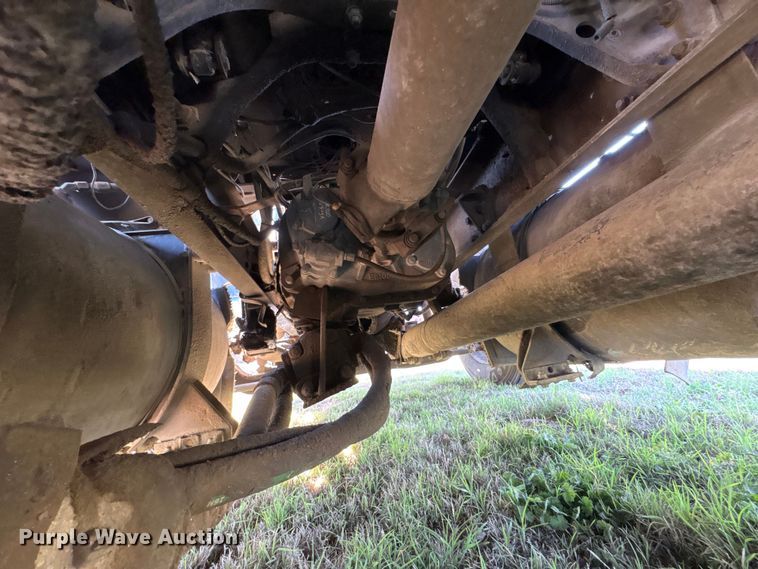 image for item FK2600 1992 Ford LTLA9000 semi truck