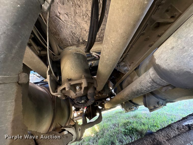 image for item FK2600 1992 Ford LTLA9000 semi truck