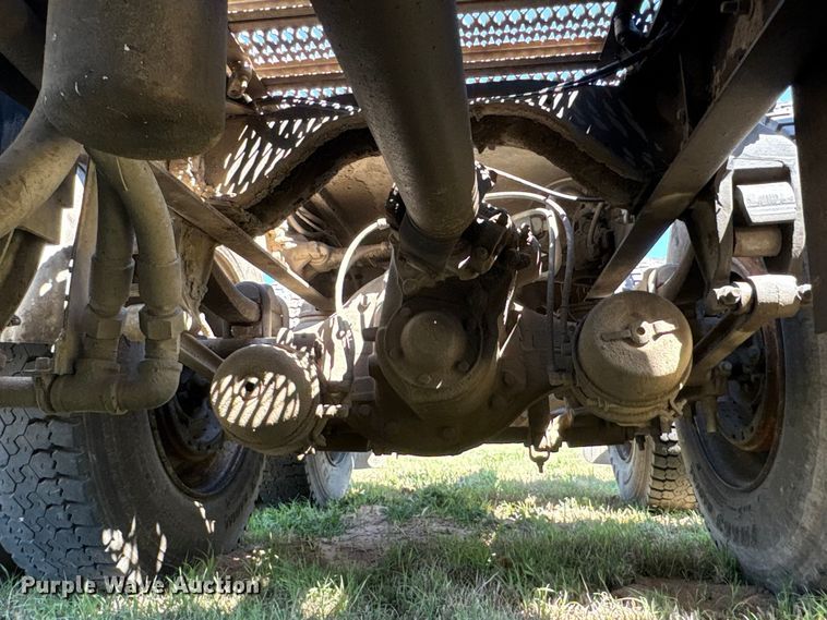 image for item FK2600 1992 Ford LTLA9000 semi truck