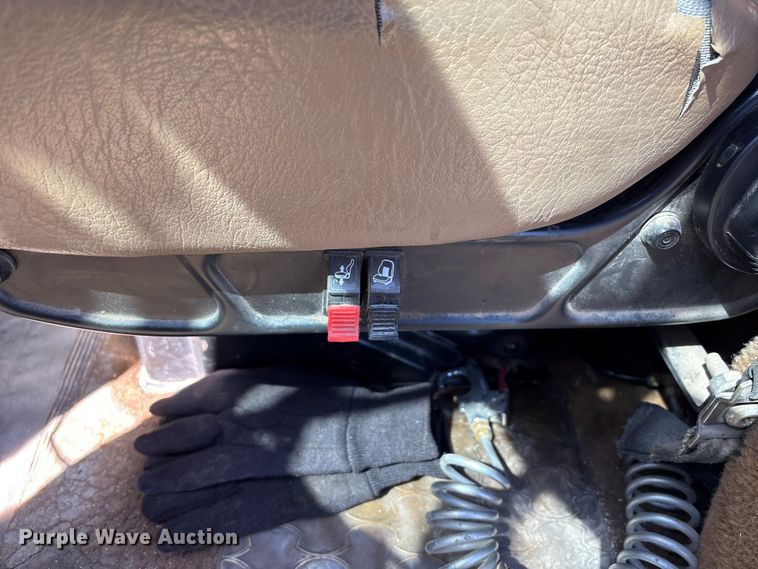 image for item FK2600 1992 Ford LTLA9000 semi truck