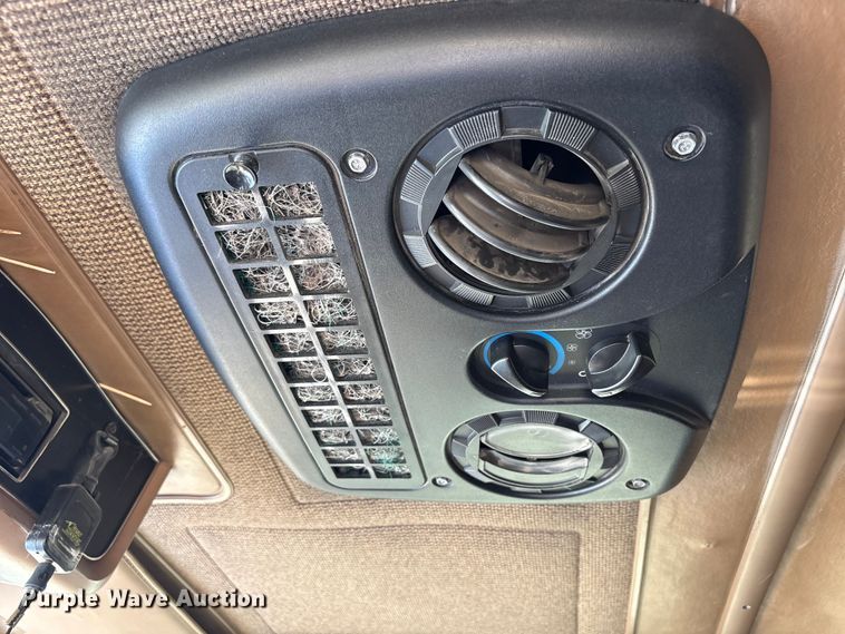 image for item FK2600 1992 Ford LTLA9000 semi truck