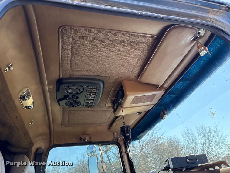 image for item FK2600 1992 Ford LTLA9000 semi truck