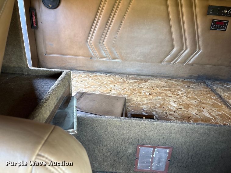 image for item FK2600 1992 Ford LTLA9000 semi truck