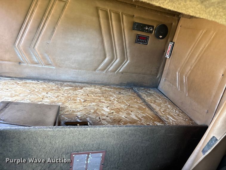 image for item FK2600 1992 Ford LTLA9000 semi truck