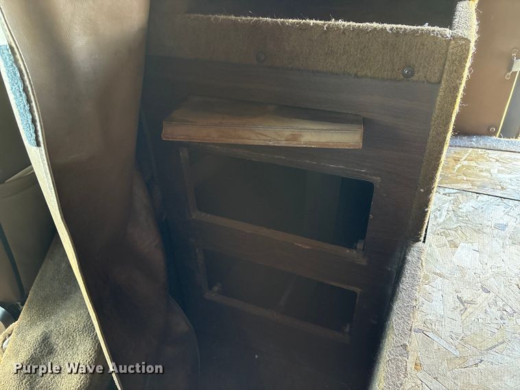 image for item FK2600 1992 Ford LTLA9000 semi truck