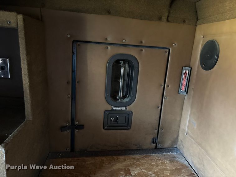 image for item FK2600 1992 Ford LTLA9000 semi truck