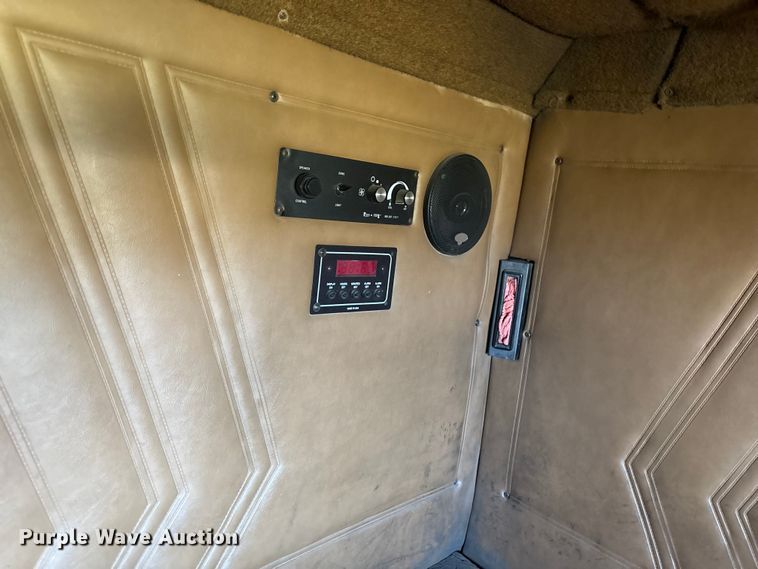 image for item FK2600 1992 Ford LTLA9000 semi truck