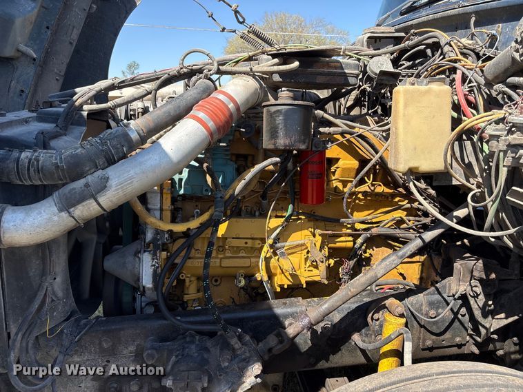 image for item FK2600 1992 Ford LTLA9000 semi truck