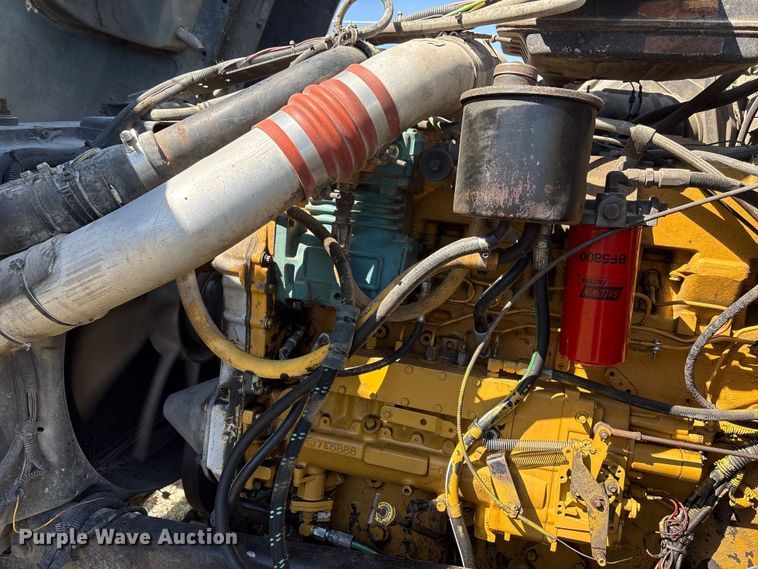 image for item FK2600 1992 Ford LTLA9000 semi truck