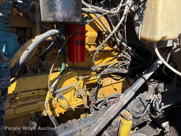 image for item FK2600 1992 Ford LTLA9000 semi truck