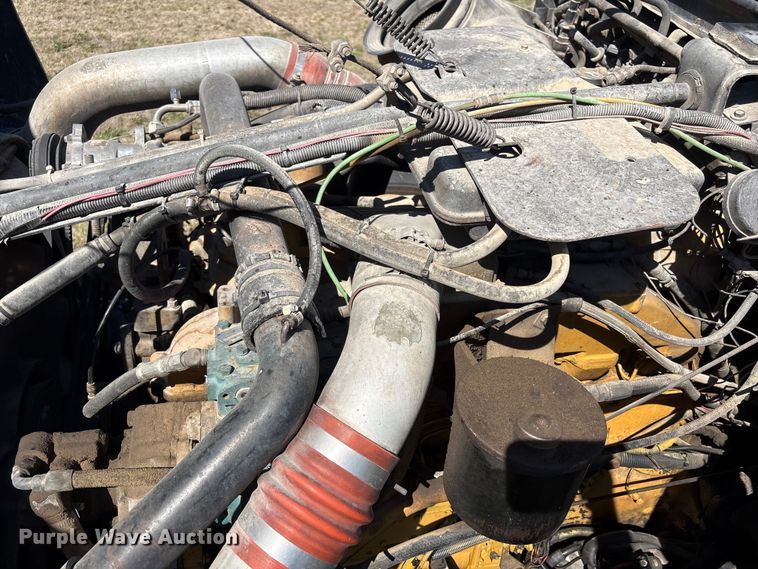 image for item FK2600 1992 Ford LTLA9000 semi truck