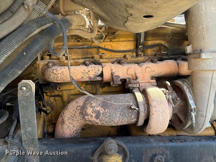 image for item FK2600 1992 Ford LTLA9000 semi truck