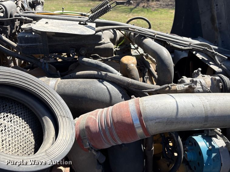 image for item FK2600 1992 Ford LTLA9000 semi truck