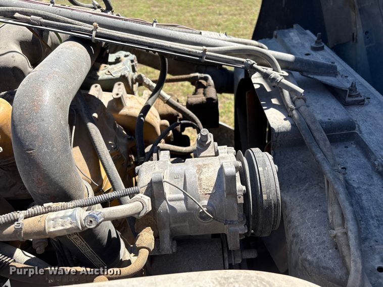 image for item FK2600 1992 Ford LTLA9000 semi truck