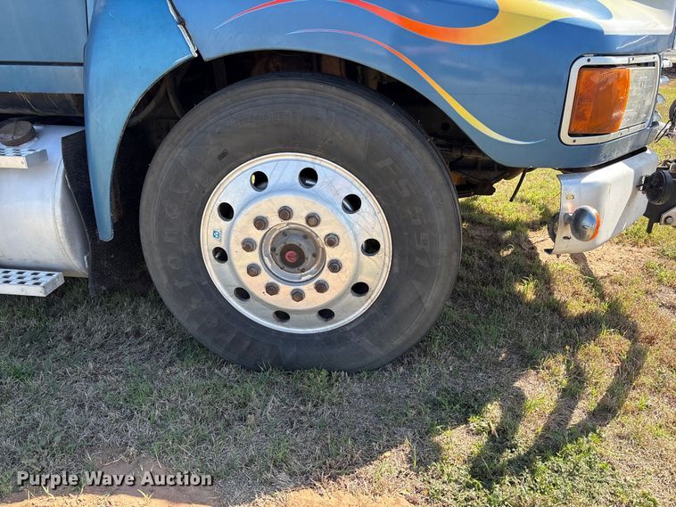 image for item FK2600 1992 Ford LTLA9000 semi truck