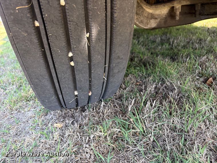 image for item FK2600 1992 Ford LTLA9000 semi truck