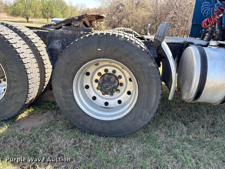 image for item FK2600 1992 Ford LTLA9000 semi truck