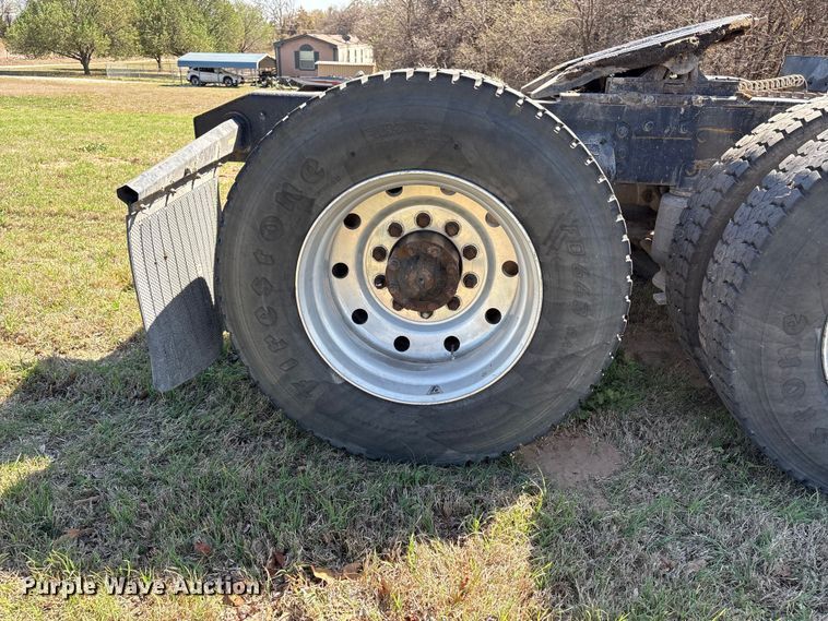 image for item FK2600 1992 Ford LTLA9000 semi truck