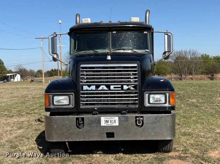 image for item FK2603 2007 Mack CHN semi truck