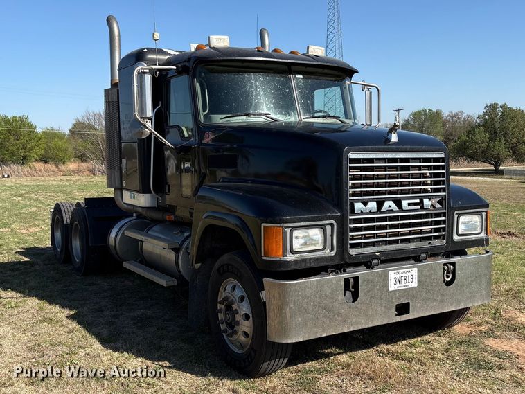 image for item FK2603 2007 Mack CHN semi truck