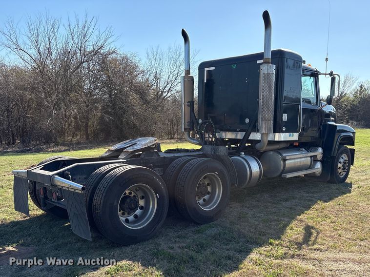 image for item FK2603 2007 Mack CHN semi truck